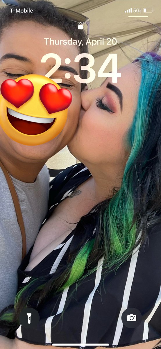 fanciful_reylo's tweet photo. My niece, who has never seen me be in a relationship with anyone: *sees lockscreen of me kissing my girlfriend’s cheek*
Niece: is that ✨a lady✨?
Me: Yes.
Niece: 😮
Me: Is that ok with you?
Niece: Aya, that’s WONDERFUL! 

🥹🥹🥹 https://t.co/Hd4DFaHxX6