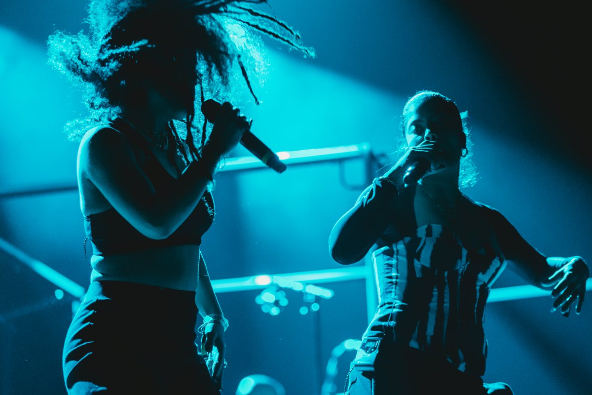 After bringing their magic to the @TNTheatre during Big Ears, @IbeyiOfficial dropped by @EchoesRadio podcast to cast a few spells. echoes.org/2023/04/20/ech… Photo By: @corawagoner #TenYearsofBigEars #BigEarsKnox