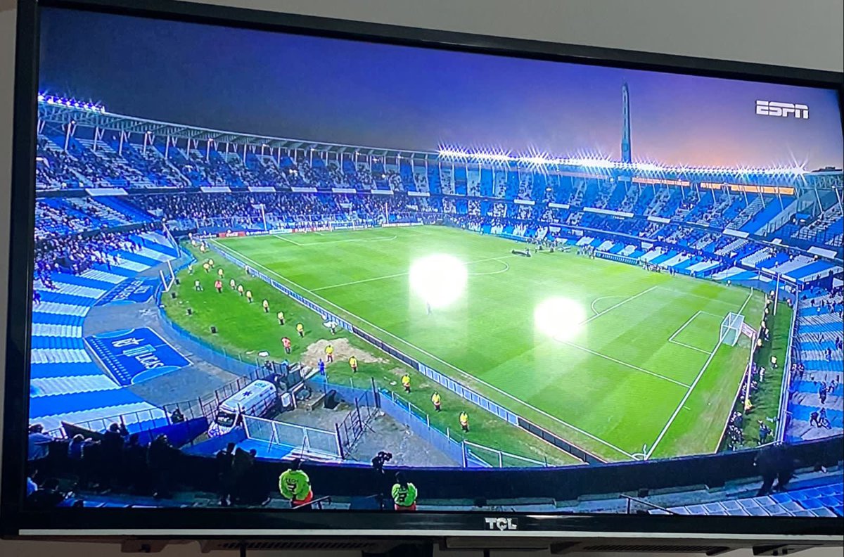 -A racing lo hace grande su gente
-La cancha de racing jugando libertadores 😂🤏🏼
