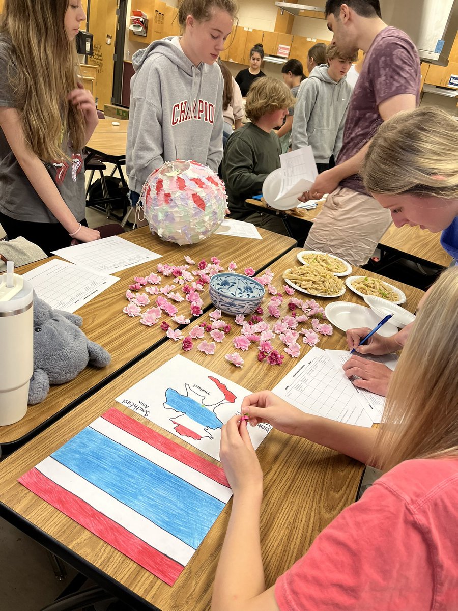 MrsAzbellFACS's tweet photo. Food nutrition had fun cooking and learning about international foods! https://t.co/Enfa93njAD