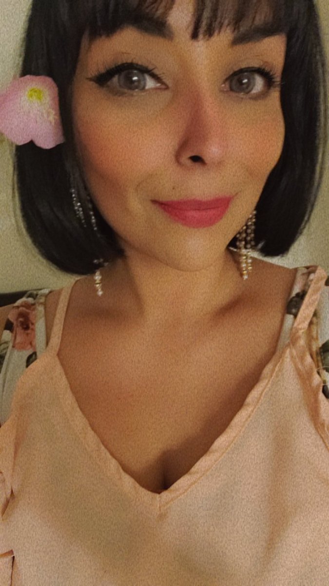 vanessaandGod's tweet photo. My baby girl put a flower in my hair ❤️
#thatlove https://t.co/Ig37HceEmj