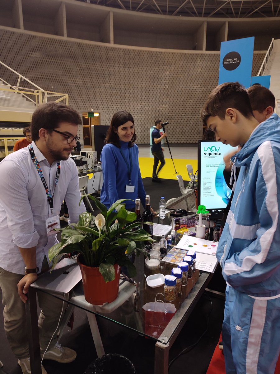laqv_requimte's tweet photo. ...e começou hoje a aventura do #laqv na #MostraUP 🧪🤩🤩 Parabéns aos nossos representantes 👏👏🐢 https://t.co/h1ZKexzGEA