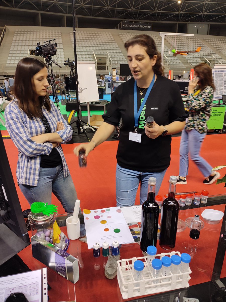 laqv_requimte's tweet photo. ...e começou hoje a aventura do #laqv na #MostraUP 🧪🤩🤩 Parabéns aos nossos representantes 👏👏🐢 https://t.co/h1ZKexzGEA