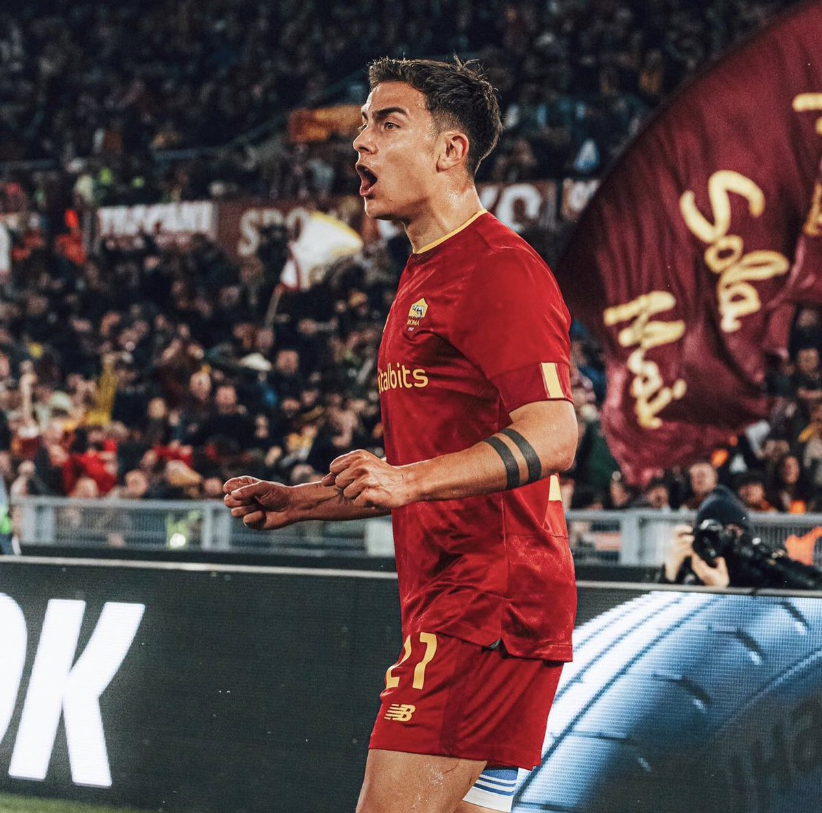 PauDybala_JR's tweet photo. SEMI-FINAL!!!! Una vittoria cercata, voluta e meritata con un gruppo straordinario!! Avanti cosi MAGICA ROMA! 🟡🔴 https://t.co/SzuYid66Qk