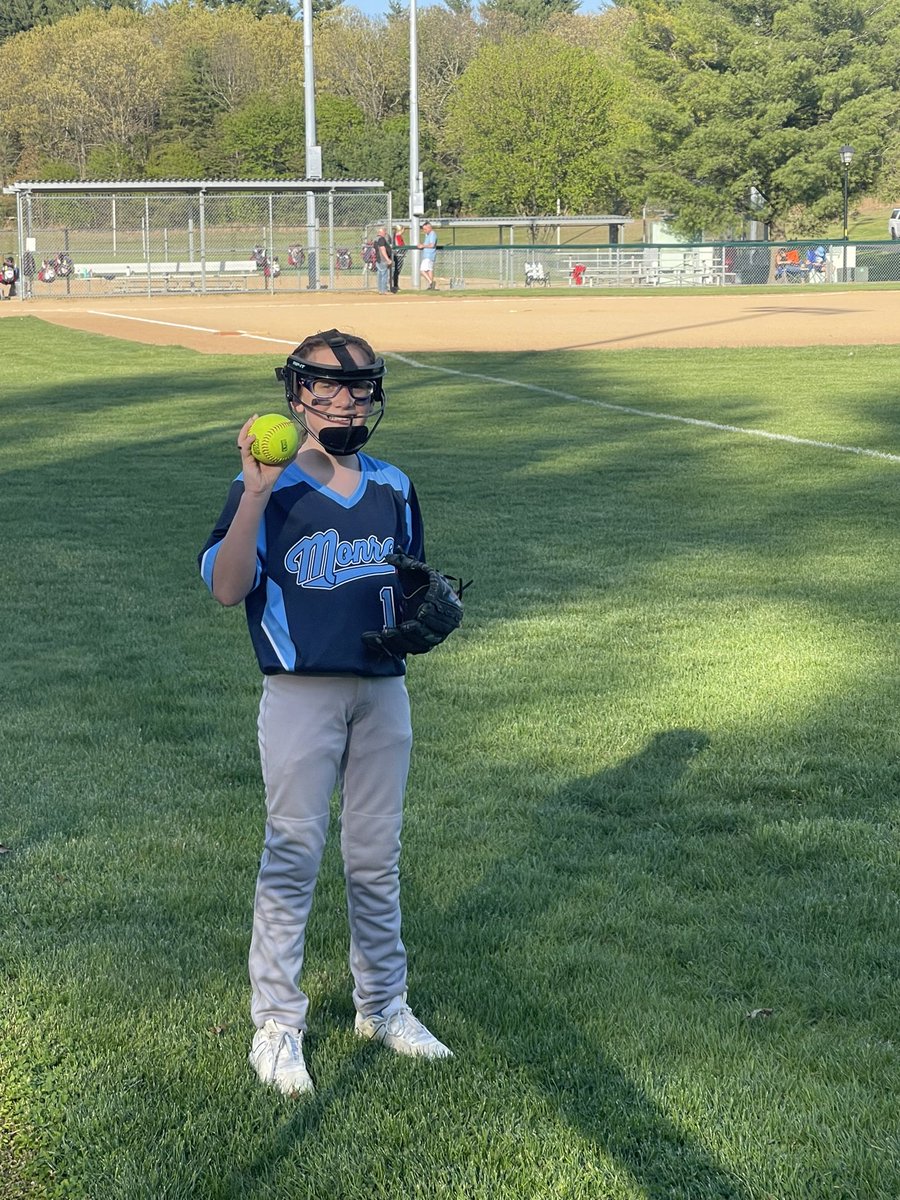 MonroeTwpLL's tweet photo. Our all new 10u Softball team getting ready for its first ever game! https://t.co/6eITkqf762