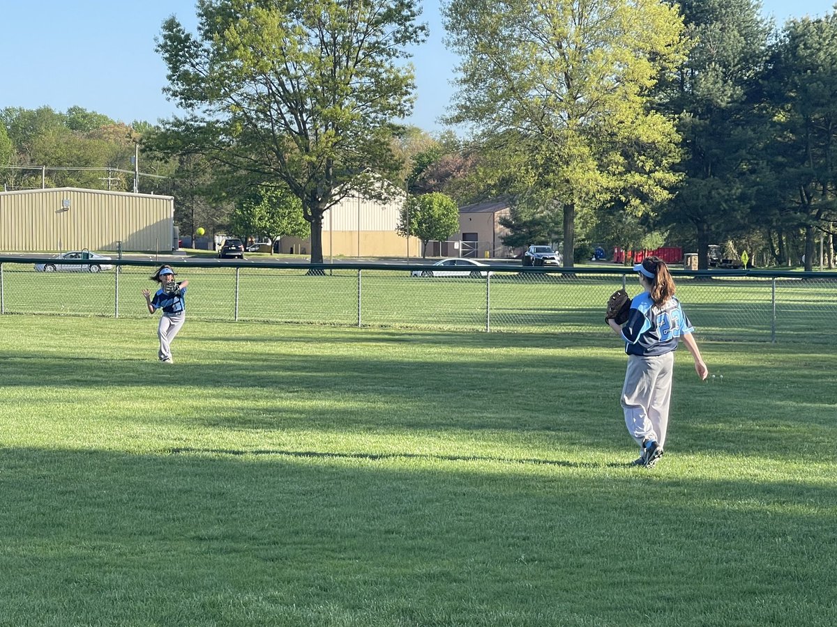 MonroeTwpLL's tweet photo. Our all new 10u Softball team getting ready for its first ever game! https://t.co/6eITkqf762