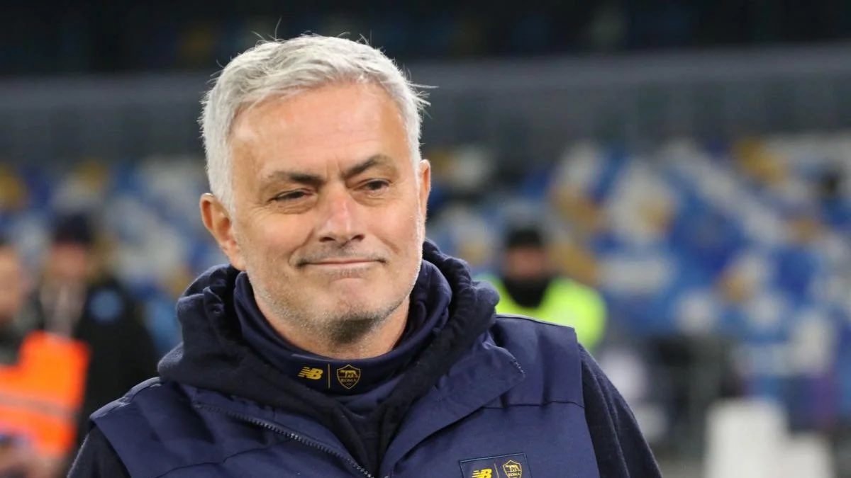 MediaParisien's tweet photo. 🇵🇹 Le PSG doit se positionner sur Mourinho et arrêter de courir après Zidane. https://t.co/c9DvaYMTrq