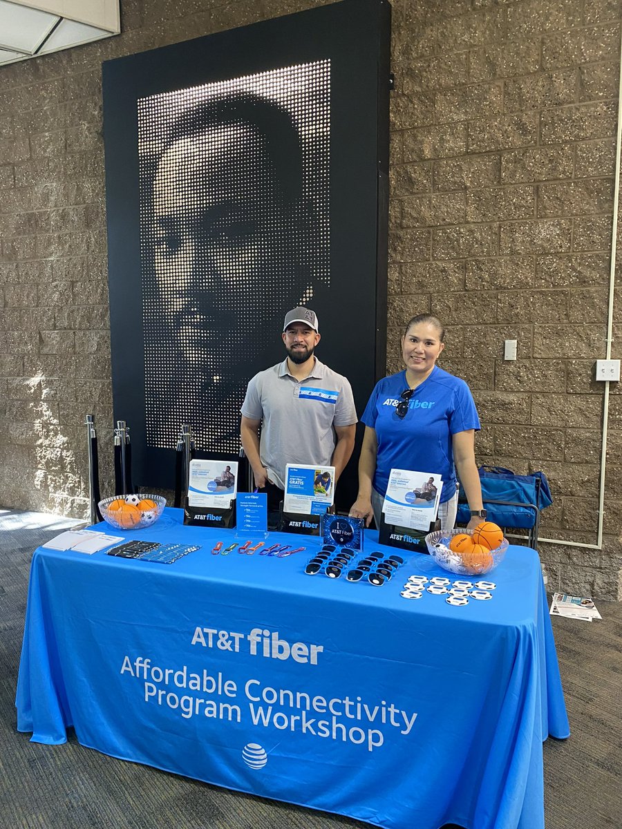 christinewmoore's tweet image. AT&amp;amp;T is proud to promote the @FCC ACP program &amp;amp; get more Californians connected by collaborating w/@SDCCD today at ECC until 7 pm! Stop by to learn more about this great #broadband opportunity that will reduce the #digitaldivide 
@ATTPolicyCA #GetConnectedCA