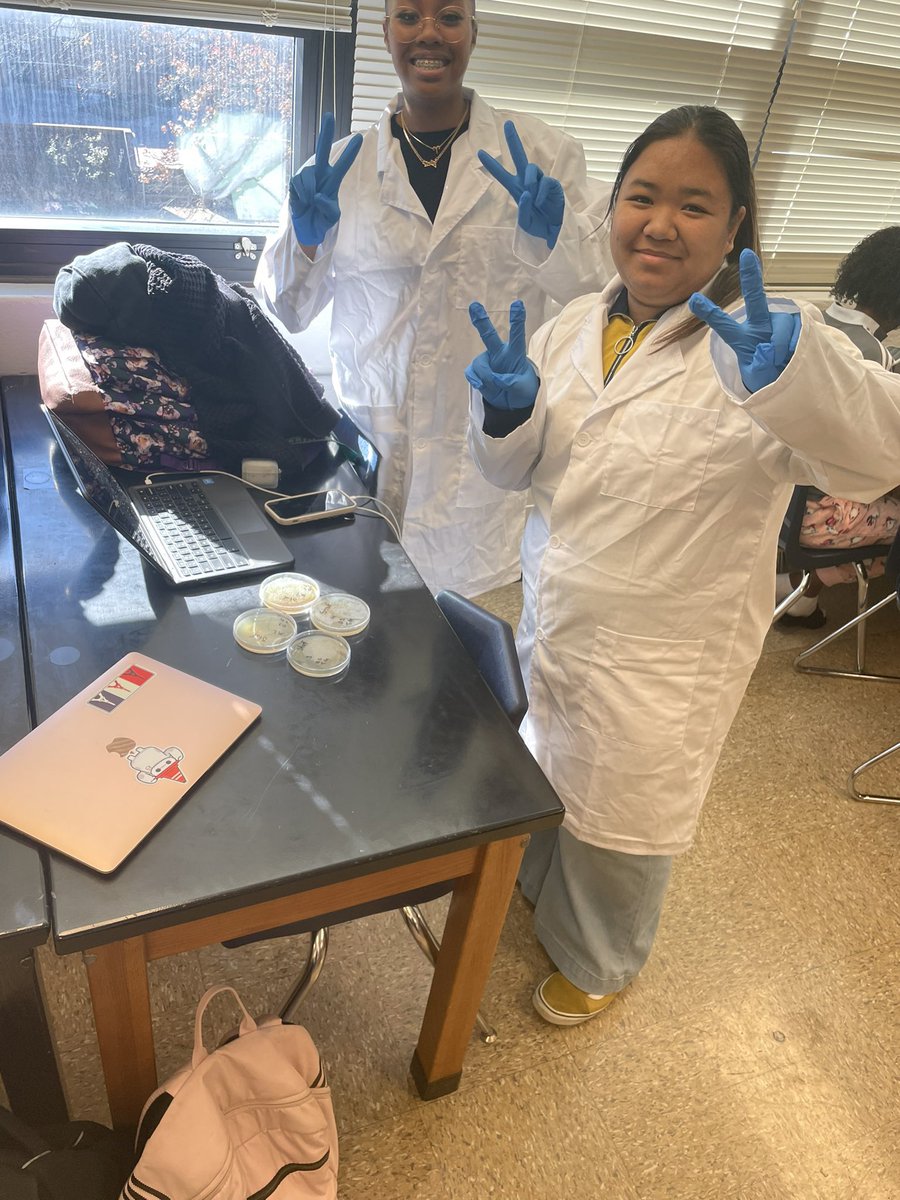 skserm01's tweet photo. @FernCreekHigh @JCPSKY One week until Fern Creek’s first ever science fair!  We have projects from animal behavior to microbiology to complex engineering!  These kids have worked really hard and are excited to share what they’ve learned! #FCProud https://t.co/Ta6qQ7pstL