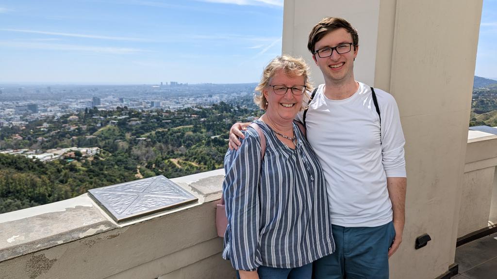 BakeryGG's tweet photo. Happy birthday to my wonderful Mum @FlopsyMo 🥳🎂 https://t.co/qgey5xh6P3