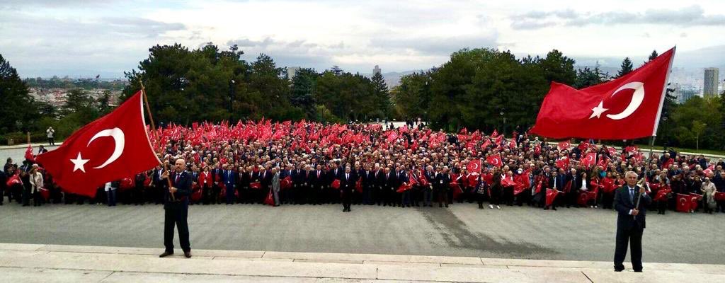 Üyelerimizin ve ailelerinin, gazilerimizin, şehitlerimizin değerli aileleri ile özellikle bu özel günlerde ailelerinden ve sevdiklerinden uzakta, kahramanca görev yapan meslektaşlarımızın Ramazan Bayramı’nı en içten dileklerimle kutluyor, sağlık, başarı ve esenlikler diliyorum