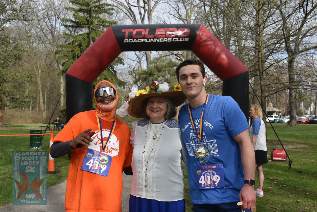 tkoszycki's tweet photo. 419 Week @tweetTOLEDO 
4.15 Florence Scott Libbey 419 5K w/ Mrs. Libbey, starting the race &amp; handing out medals🥇🏃🏽‍♀️🏃🏿‍♀️
Libbey High School Alumni rep👏🏾📣 https://t.co/G0xQEsPx1M