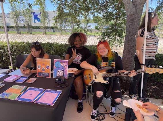 ConnectSCA's tweet photo. Did someone say “Hall of Fame” 📷📷📷📷
We're having a fun time around campus!
It's a beautiful day! 📷
#fullsail #connectsca #FSNation https://t.co/BKWIUxQd7a