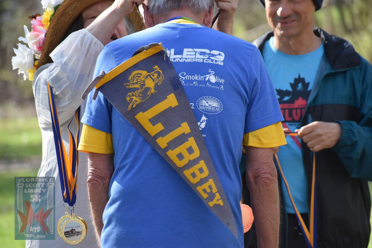 tkoszycki's tweet photo. 419 Week @tweetTOLEDO 
4.15 Florence Scott Libbey 419 5K w/ Mrs. Libbey, starting the race &amp; handing out medals🥇🏃🏽‍♀️🏃🏿‍♀️
Libbey High School Alumni rep👏🏾📣 https://t.co/G0xQEsPx1M
