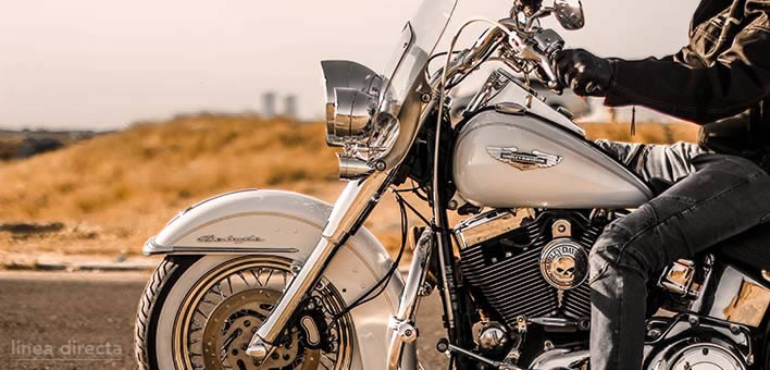 cadenapolitica's tweet photo. El desplome del Rey #HarleyDavidson
#Motociclismo
#Niker
https://t.co/R3tnRr7djB https://t.co/xRzhwQMhGb