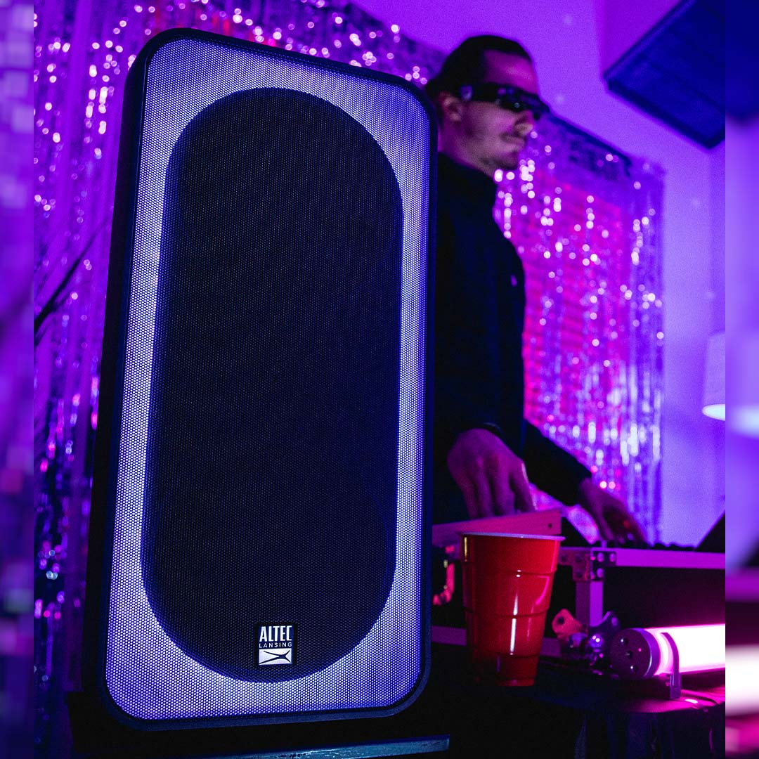 Real party Animals bring their speaker with them 😎 🔊#ShockWave200