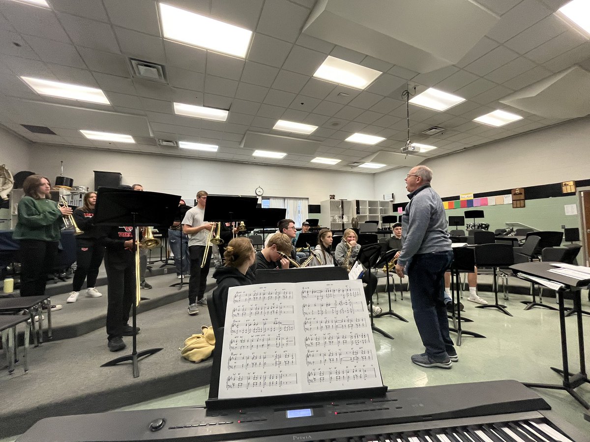When you can’t go to the Dakota jazz club- you bring it to you. This morning we had legendary jazzer -Conrad Miska in the castle to clinic the <a href="/kwpublicschools/">K-W Public Schools</a> KNIGHT Vibez jazz band! Wow <a href="/KWPrincipalRyan/">KW 7-12</a> - there were no 😴 snoozers this morning!