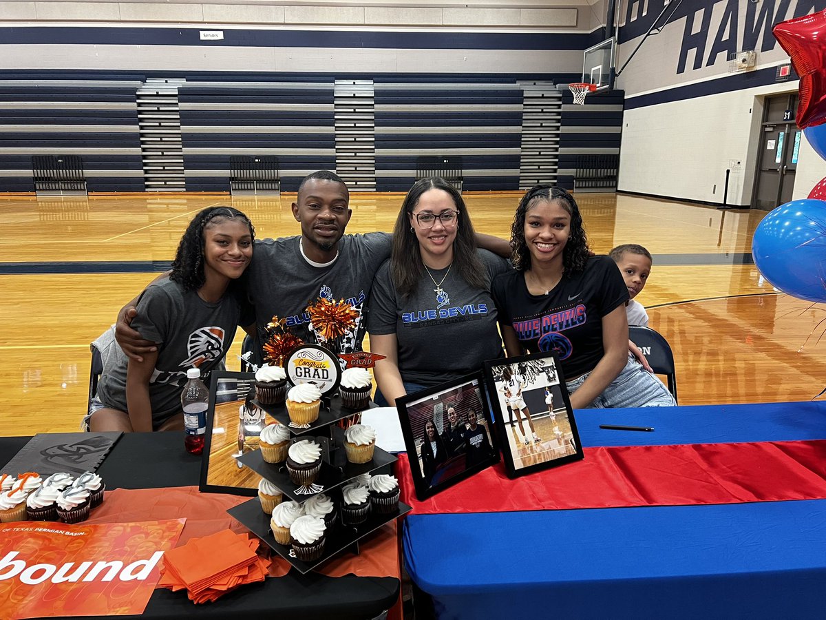 HHS Lady Hawks Bball tweet media