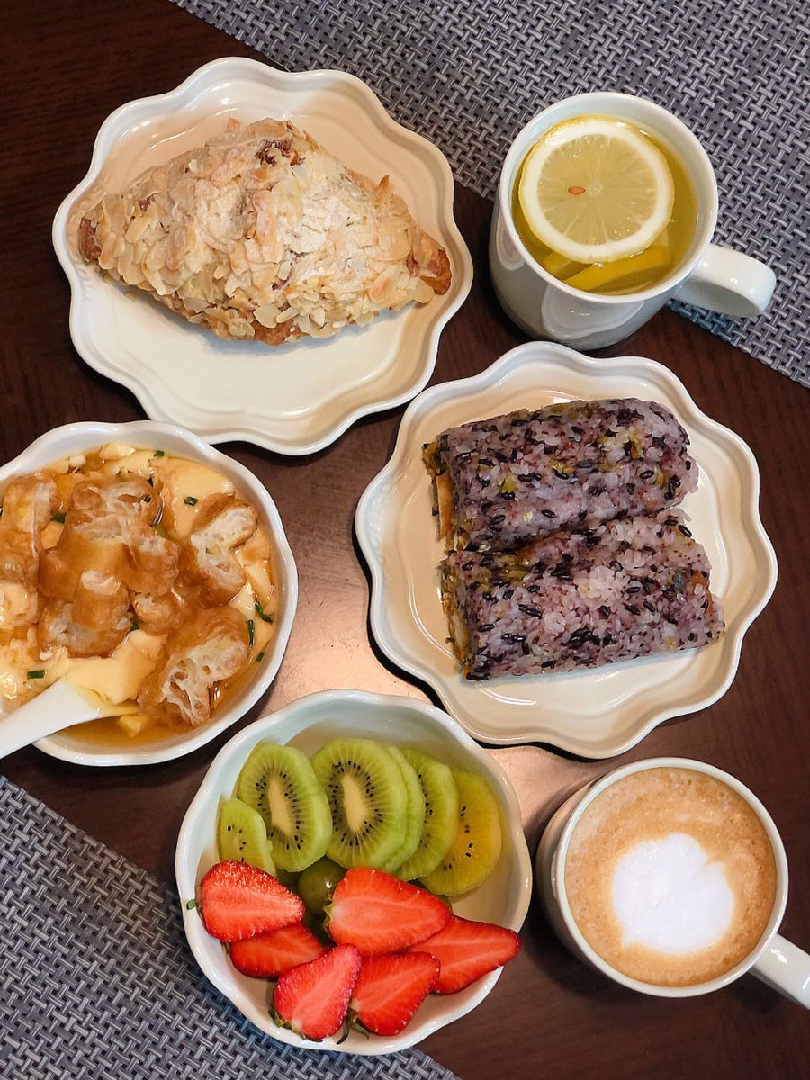 Praskogplm's tweet photo. Fresh fruit and aromatic coffee are the perfect match https://t.co/zdIirDbSW6