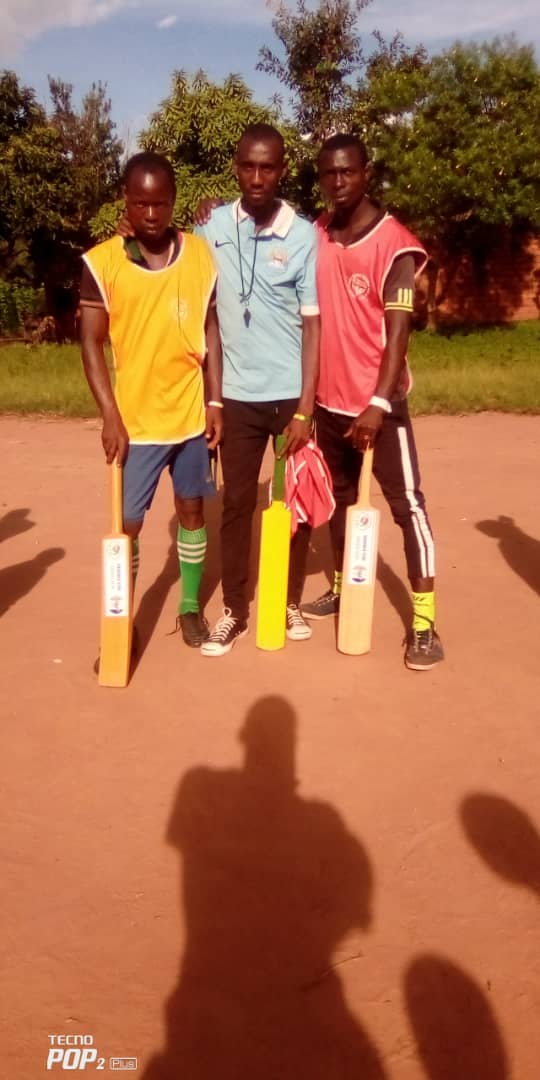 KabongaStarCC's tweet photo. Many thanks to Coach Neckson (in the middle👇) for tireless efforts to gather such a crowd &amp; continuous works to develop cricket in Kabonga Zone of @MakambaProvince. 

Here, Cricket is home &amp; we received Cricket with joyful hearts &amp; open arms.

#BurundiCricket #CricketIsBurundian https://t.co/Ul3L7VbQJv