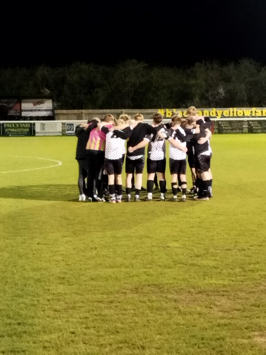 CalneTownFC's tweet photo. Radstock U18 0 - Calne U18 3
Calne lift the floodlight cup after 2 goals in the first half from Jack Smith, to put calne 2-0 up at half time.
Then a screamer from Henry Parry-Williams finished the tie.
Great effort from the lads, well done to all.
⚪⚫⚪⚫
 @CTFC_U18 https://t.co/rW5aPuBCem