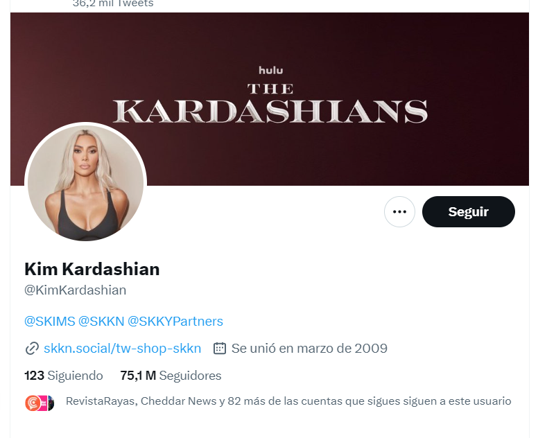 patriciajaniot's tweet photo. Hoy, Twitter le ha retirado la verificación azul a todas las cuentas que tenían el☑️ azul y no pagaron @TwitterBlue. https://t.co/sqsWxOnrmi Desde hoy, artistas como @KimKardashian con sus 75 millones de seguidores, o medios de comunicación como el @nytimes con sus 55 millones, aparecen sin ese distintivo.