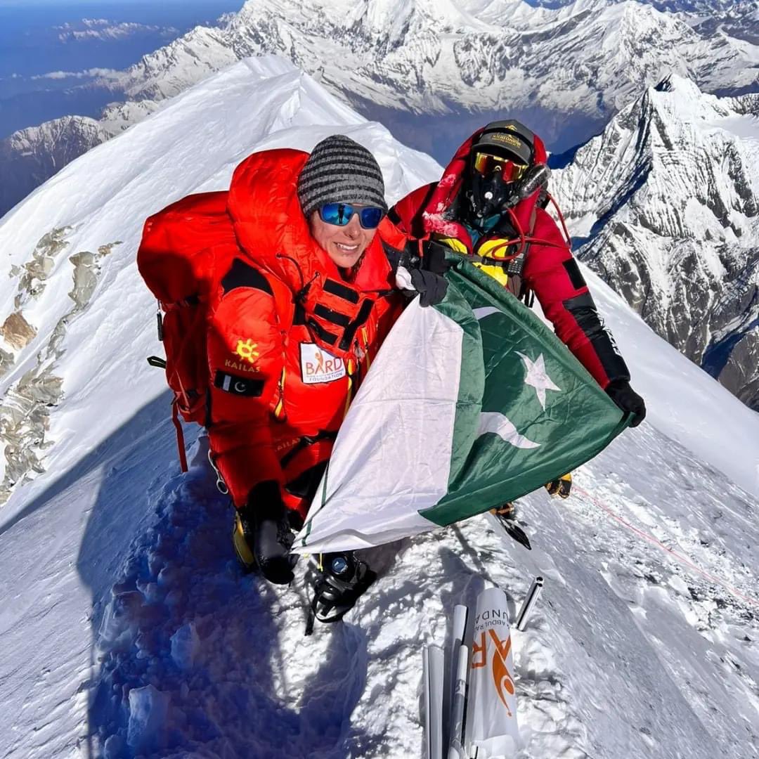 summitkarkoram's tweet photo. #nailakiani the Pakistani female climber standing on the top of world 10th tallest peak called Annapurna. 

Congratulations 

#summitkarakoram #pakistan #mountains #climbers #trekkers #exploretwitter #EidUlFitr https://t.co/UGvZhOc9Sr