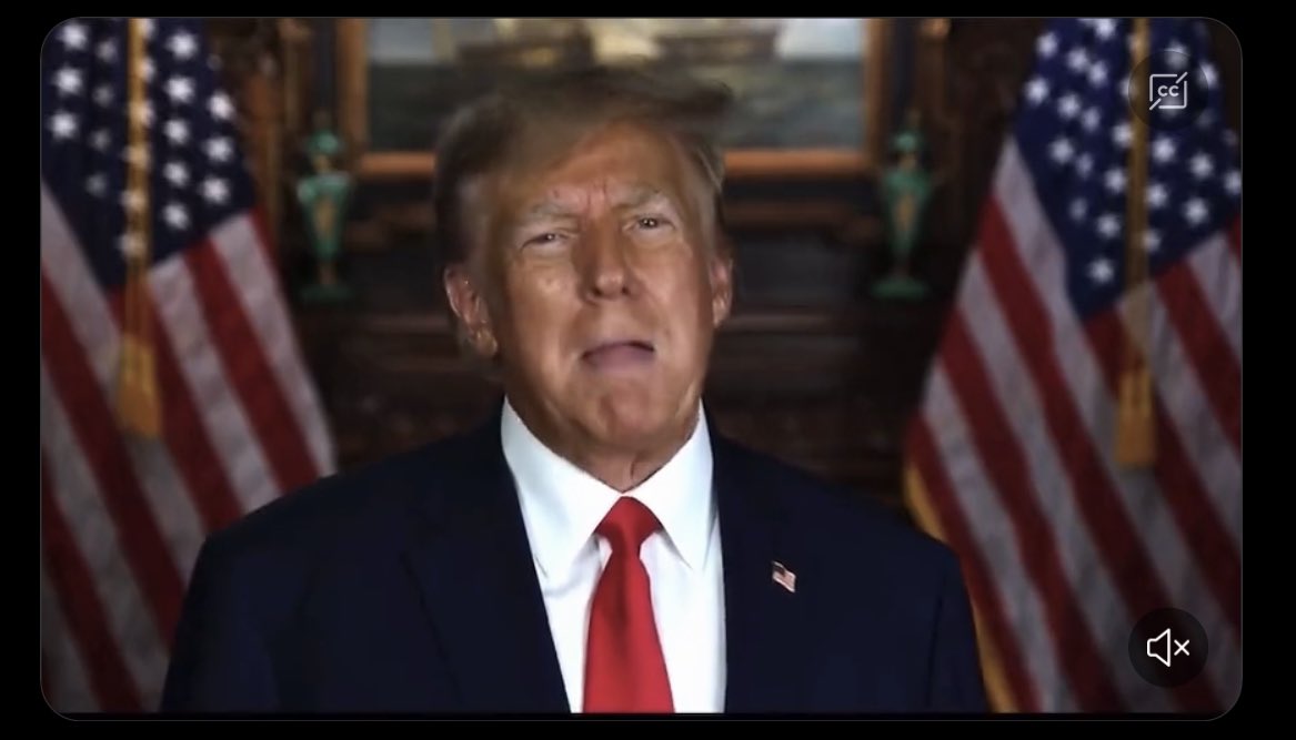 aintscarylarry's tweet photo. Is it me? Or has trump forsaken his orange makeup and started smearing that brown shit that ran down Rudy’s face all over his? https://t.co/1zTHuGY1Mm