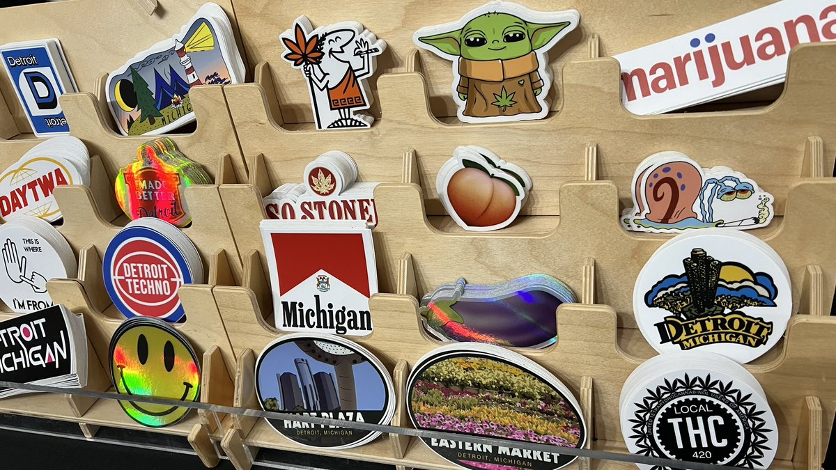 vladiamore_'s tweet photo. Metro-Detroit friends!!! Celebrate 4/20 at the Bankle building w @Rebecca____G for her #itspop exhibition—or tomorrow, or Saturday, or all 3 days 😎😎 https://t.co/EEEs0yI42J