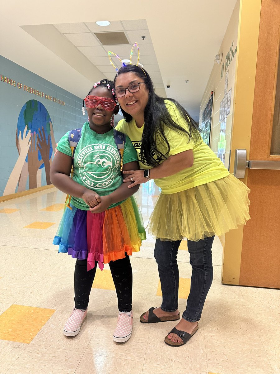 jhafner95's tweet photo. Thank you to all the amazing #SuperFRES families! We surpassed our Glow Run goal and had a great time today! https://t.co/fnZRTyclya