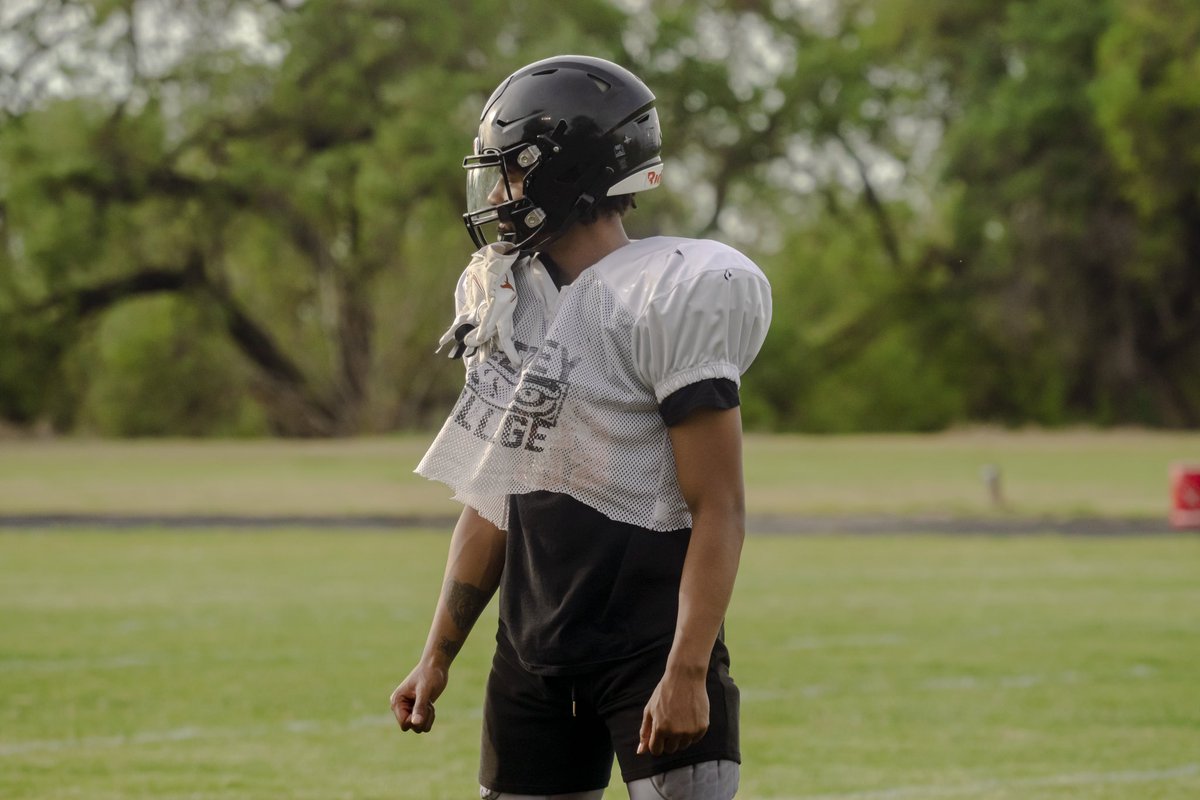 Versatile WR &amp; TE Group! Speed meets Size! Come check em out..🚀🧨<a href="/anthony_redix/">Anthony Redix</a> <a href="/andrew_dowie5/">andrew dowie</a> @Austinwilbourn2 <a href="/JCaldero8/">John Calderon</a> <a href="/CoachDreWalton/">Dre Walton</a> <a href="/AngelLanderosJ1/">Angel Landeros Jr.</a> 📸 credit: <a href="/Chris_L017/">Christopher Landeros</a>
