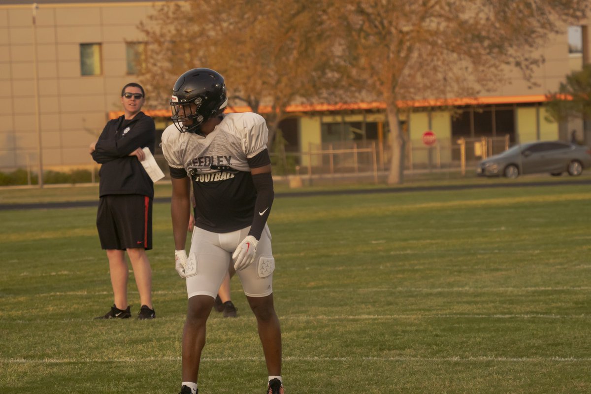 ReedleyCFB's tweet photo. Versatile WR &amp; TE Group! Speed meets Size! Come check em out..🚀🧨@anthony_redix @andrew_dowie5 @Austinwilbourn2 @JCaldero8 @CoachDreWalton @AngelLanderosJ1 📸 credit: @Chris_L017 https://t.co/5TY41A5AXV
