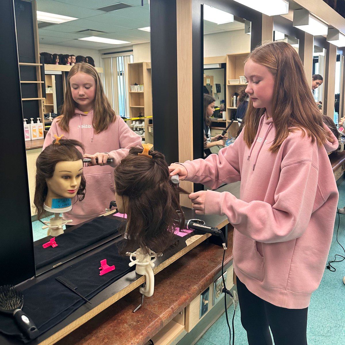 MissVillamere's tweet photo. .@StBrigidHCDSB’s Grade 7s had an amazing day visiting @CtKHH for #TechRocks! Everyone loved learning new skills and exploring all of the technology course options CtK has to offer 🚗🔨💻💇🏻‍♀️ Thank you for having us! https://t.co/ElCqWnF4gA