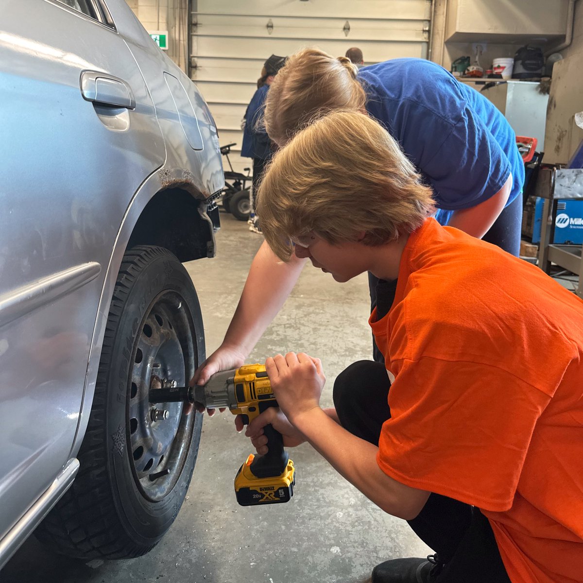 MissVillamere's tweet photo. .@StBrigidHCDSB’s Grade 7s had an amazing day visiting @CtKHH for #TechRocks! Everyone loved learning new skills and exploring all of the technology course options CtK has to offer 🚗🔨💻💇🏻‍♀️ Thank you for having us! https://t.co/ElCqWnF4gA