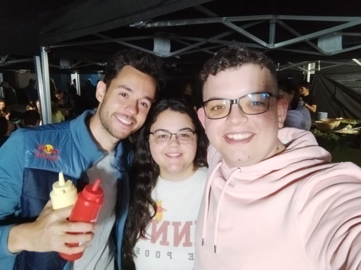 ItsBarrus's tweet photo. Que locura han hecho hoy en Twitch @redbullESP y @TheGrefg, junto a @jbotet, con el increíble guión de Daniel Monzón, trabajazo por parte de todos e increíble la experiencia, solo lo puedo describir con una palabra. CINE🚬. #RedBullClick https://t.co/FvYMuBU6SI