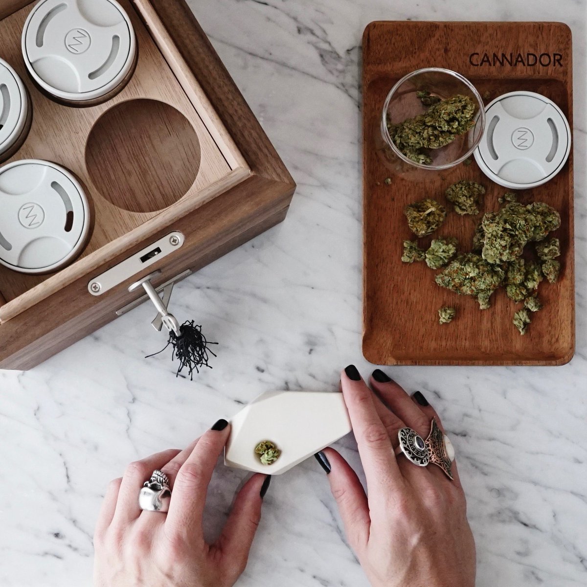 Corn3rBoyz's tweet photo. At 4:20 PM PST today we are announcing the winner of:   

🍬1 Banana @BoxSensi  + 🌱1 @Cannador 8-Strain Cannador® (with drawer/$299 value) + 📦4 @Corn3rBoyz MysteryBox

🌿Follow @Corn3rBoyz +@BoxSensi + @Cannador
🌿Like &amp; RT
🌿Tag 3 smokers
🌿Turn notif on

60 mins⌛️

#HAPPY420 https://t.co/2gjVWiPLz3