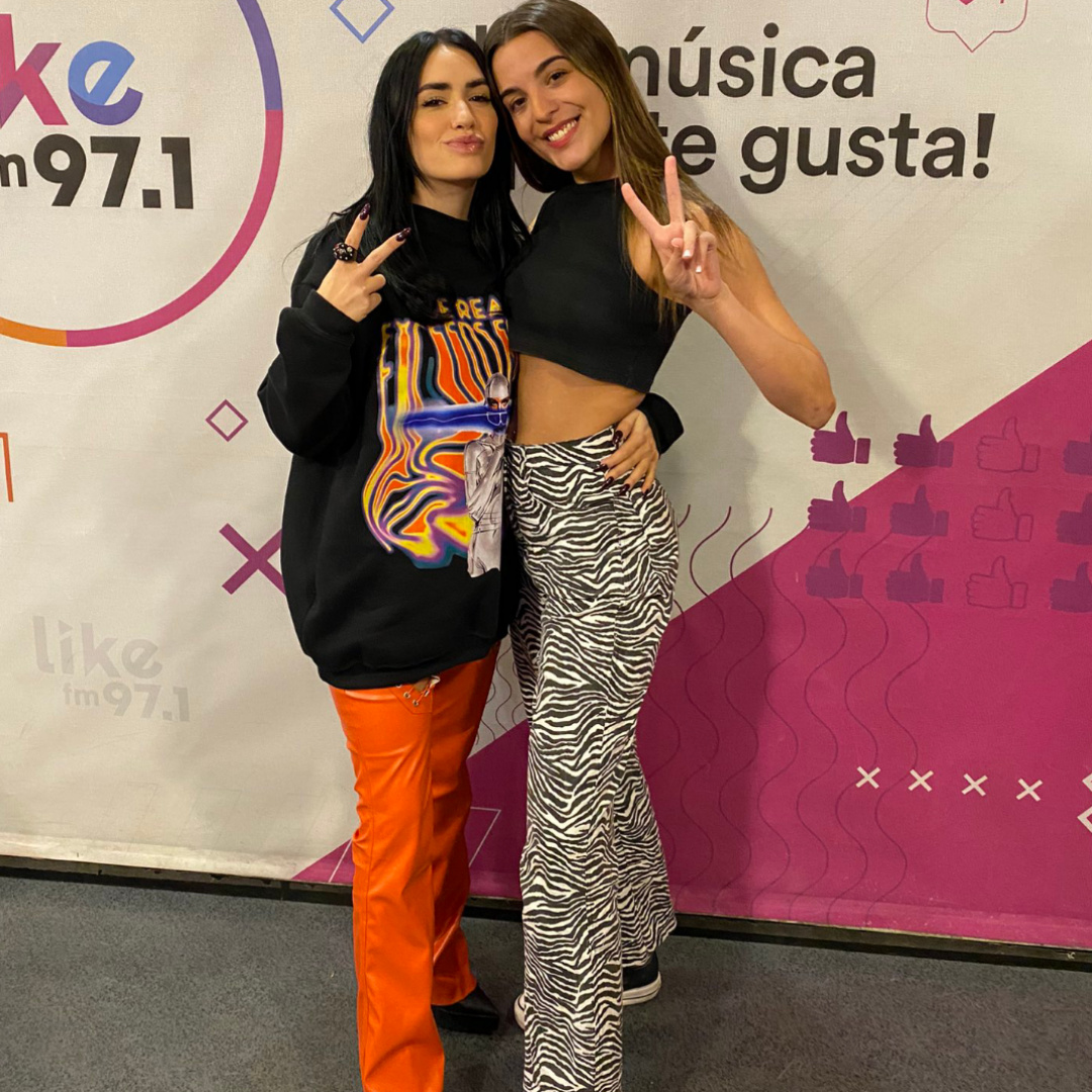 ZZNoficial's tweet photo. 📻 A 20 años del Fenomeno 'Rincon de Luz', @LaliOficial volvio al Lugar donde empezo todo... (Los Estudios de el9 albergan a Like97.1) 🎶 Visito a @DelfiUbierna en #TardeLike para celebrar que su nuevo CD ya es una Realidad 🎼 Revivi la Entrevista en https://t.co/xEk1pu529z 🔊 https://t.co/5RgJT1eNFx