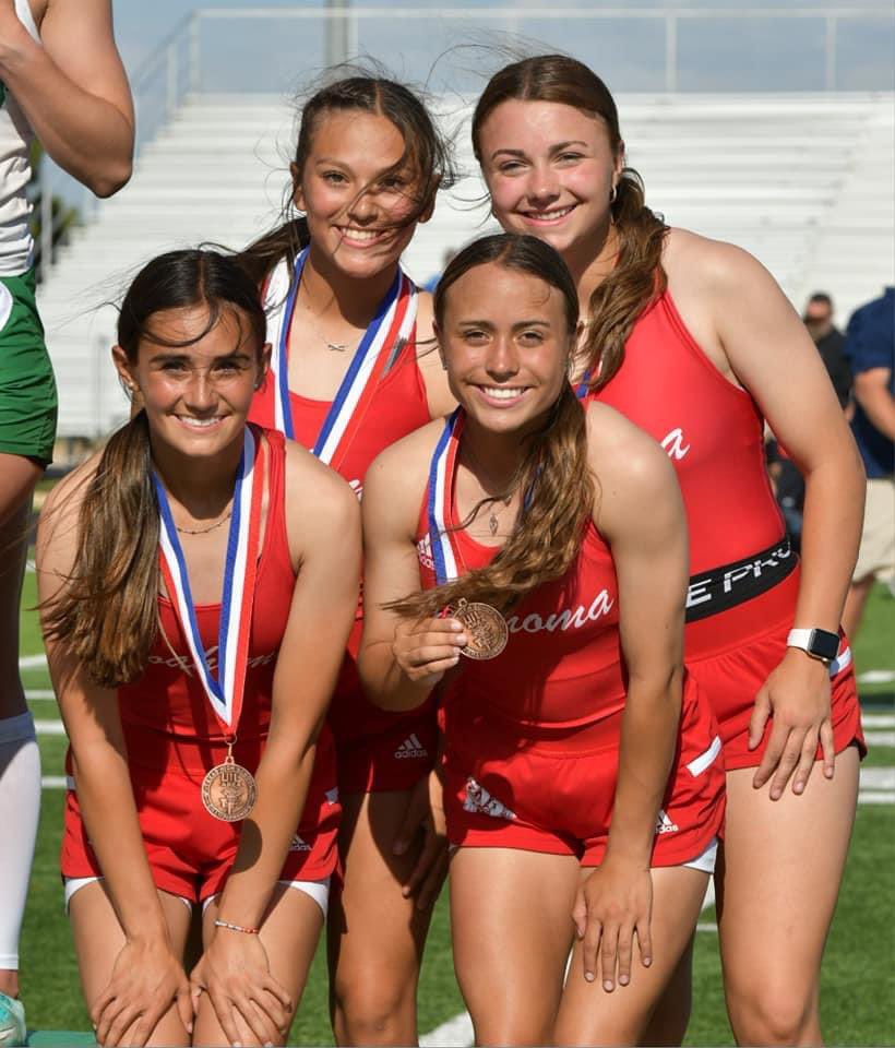 NevaehKerby3's tweet photo. On to Regionals! 4x1, 4x2, and 4x4 relays. It’s a great day to be a Coahoma Bulldogette!! ❤️🤍💙 https://t.co/l2x8H0PCTn