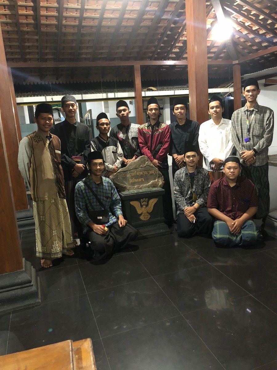 ToGanjelt0's tweet photo. Sebuah pelajaran yg berharga.
Merangkul para syabab yg notabene dangkal akan ilmu agama itu adalah suatu perjuangan yg tidak akan sia² meskipun, butuh waktu yg tdk singkat dan cukup berat. Akan ada banyak hal yg didapat, seperti: pengalaman, mental dan, mendewasakan pola pikir. https://t.co/gXWOyH23o5