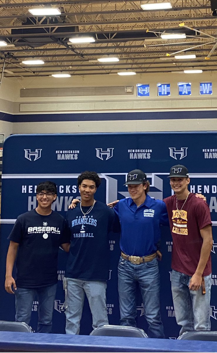 HendricksonBB's tweet photo. Proud of our seniors that signed to play at the next level! @BahlJaden @djpinkerton9 @Jayrod5405 @williamscamer20 https://t.co/DXgX5ue5Gp