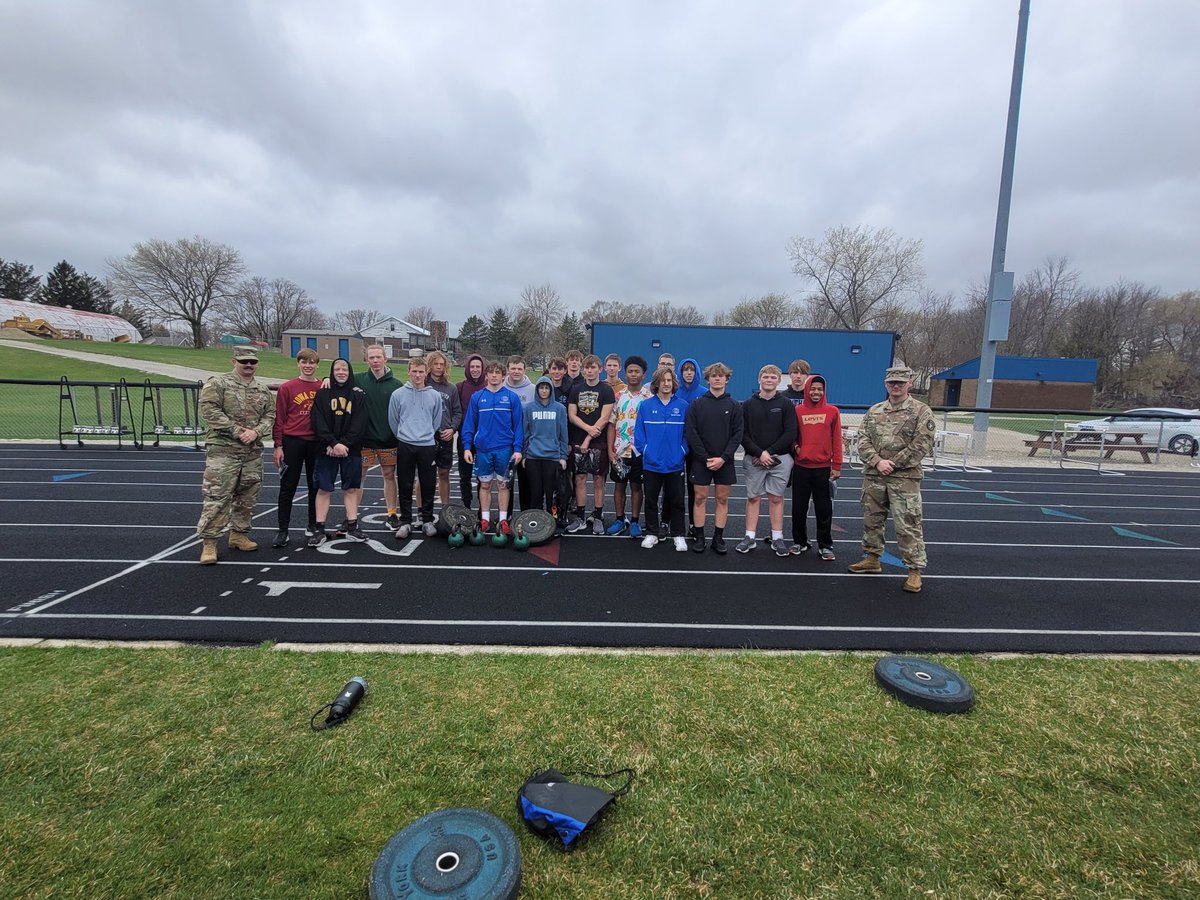 CSboysTandF's tweet photo. Thanks to Seargant Epple and Smith for coming in to practice today! #compete #pttest https://t.co/Gkk0tPgXs1
