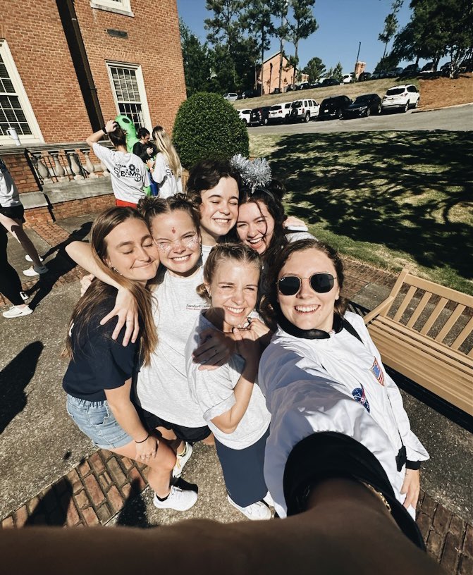 Grace Davis tweet media