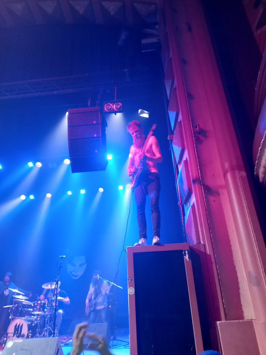 JosetxuBeas's tweet photo. Enormes @HellsinglandU esta noche en el @kafeantzokia de Bilbao.  Son Suecos pero beben de la música de raíces estadounidense con reminiscencias de los íconos irlandeses Thin Lizzy. Casi dos horas sobre el escenario. https://t.co/1Hqp2HxDpi