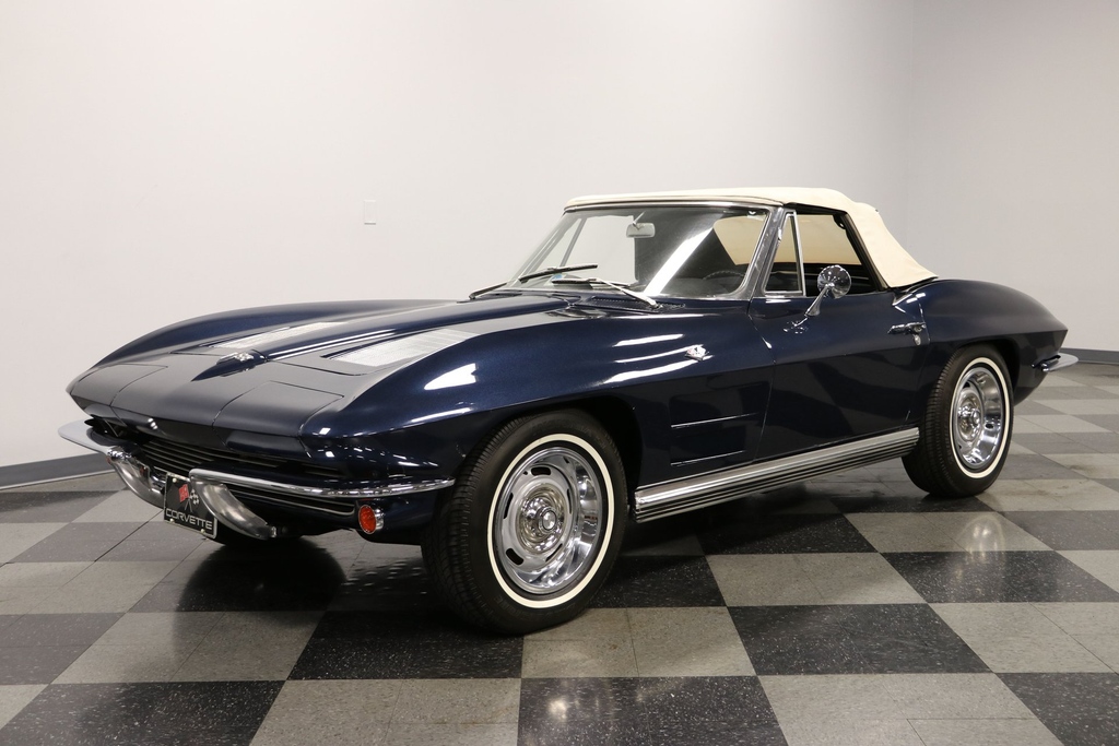 streetsidecars's tweet image. This 1963 #Chevrolet #Corvette features its numbers matching 327 #L75 #V8 and 4-speed manual transmission. See more of this car here: streetsideclassics.com/vehicles/7960-…