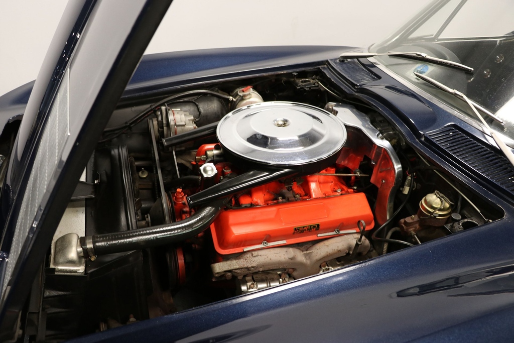 streetsidecars's tweet image. This 1963 #Chevrolet #Corvette features its numbers matching 327 #L75 #V8 and 4-speed manual transmission. See more of this car here: streetsideclassics.com/vehicles/7960-…