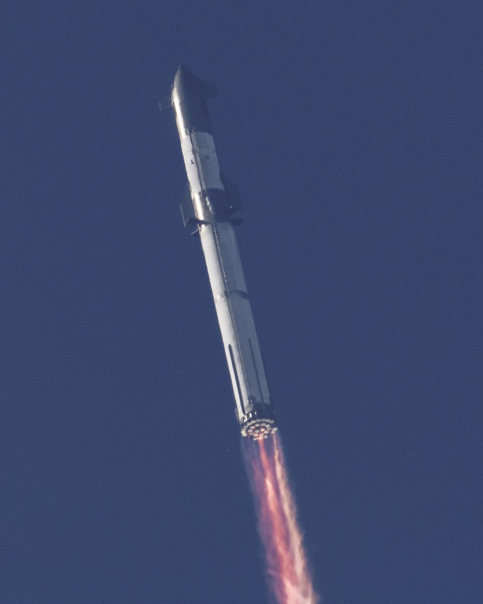 AnthonyLewayne's tweet photo. @SpaceX Truly the most aspirational moment of 2023. Thank you @SpaceX team ✨🚀 https://t.co/CGueEhN7Ed