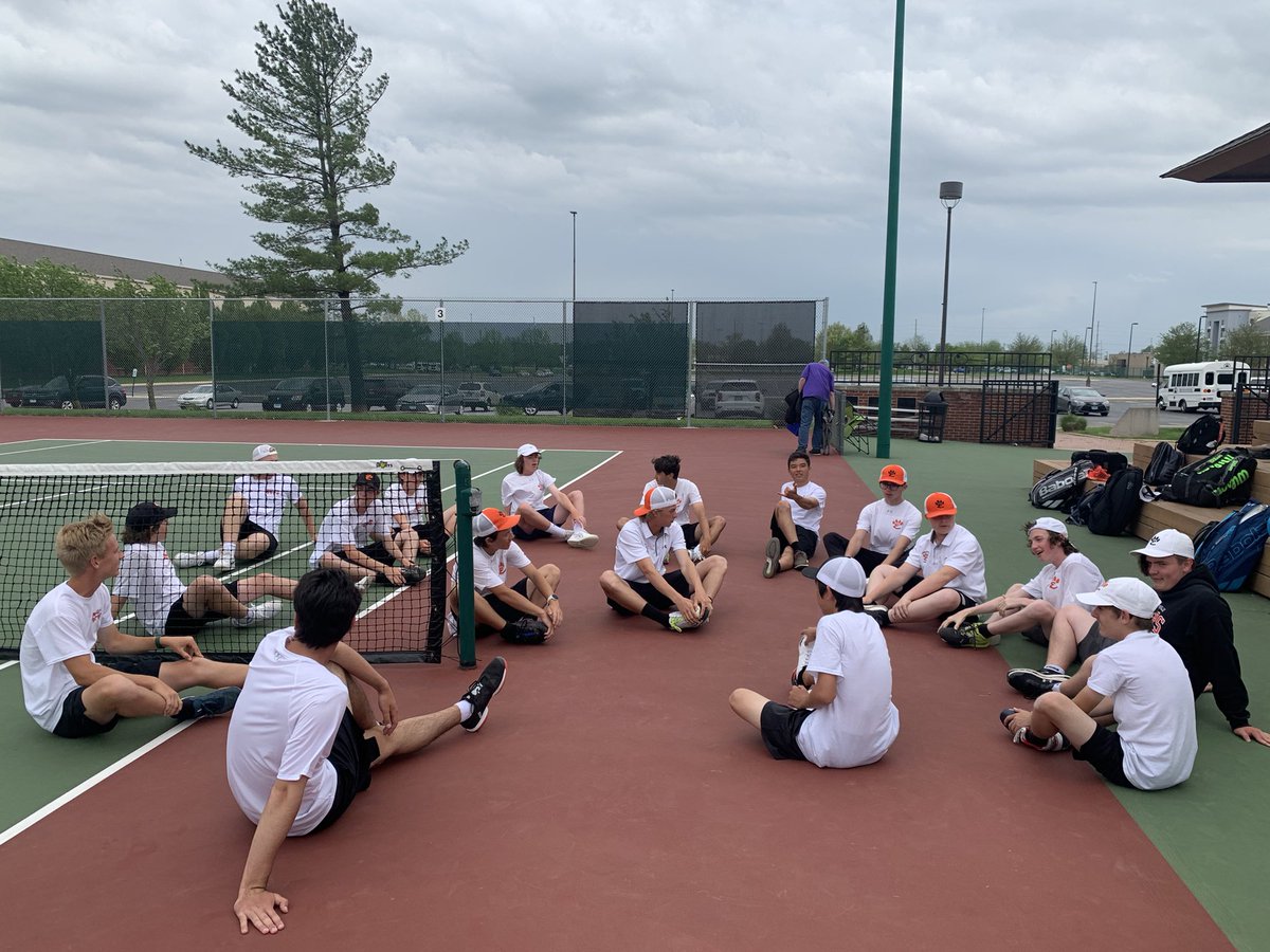 Tigers stay undefeated in conference play with a win over Belleville East! EHS now 12-4-1 on the year <a href="/princi_fox/">Alexander Fox</a> <a href="/kamper317/">Matthew Kamp</a> <a href="/ECUSDistrict7/">Edwardsville School District #7</a> <a href="/STLhssports/">STLhighschoolsports</a> <a href="/Barstool_Eville/">Barstool Edwardsville</a>