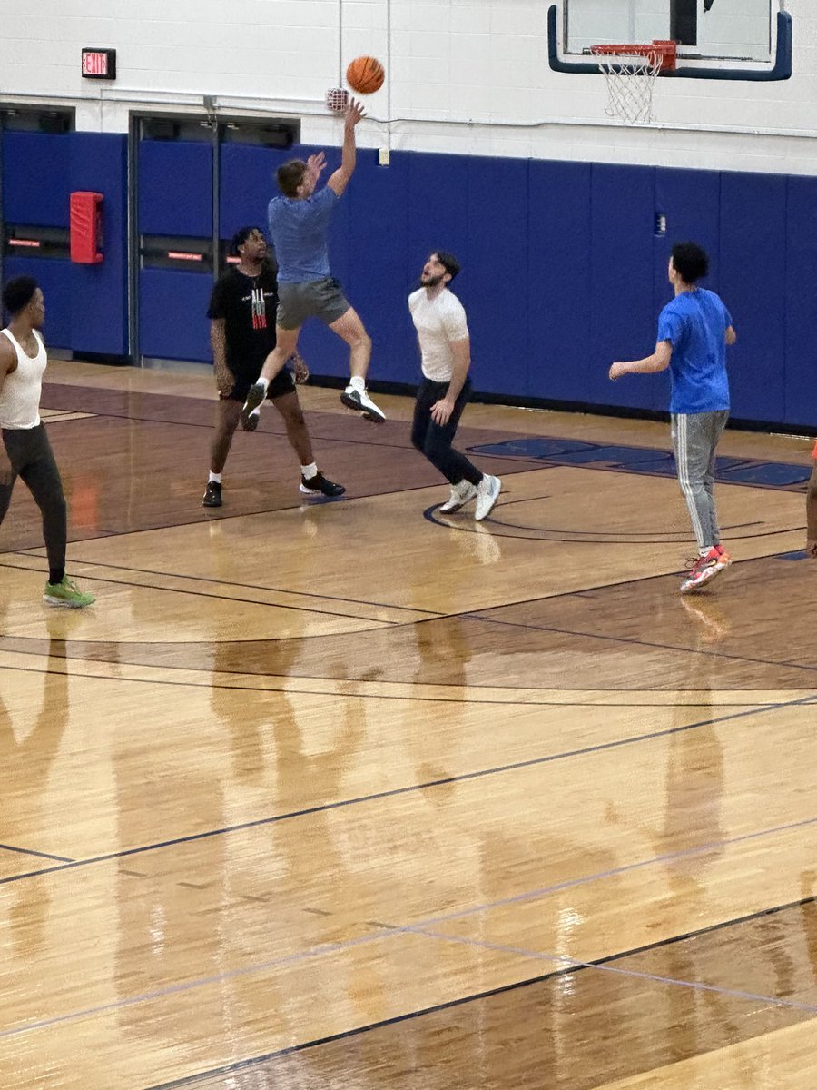 HoopsWilmington's tweet photo. Some action shots of Ryder on his visit to Aurora University! 
#GoCats https://t.co/Wkz2cT85K1