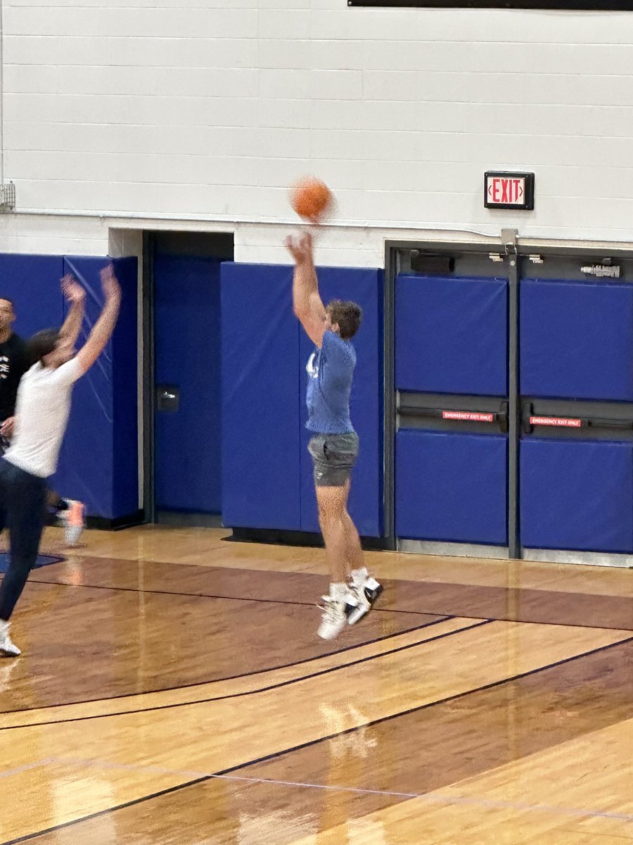 HoopsWilmington's tweet photo. Some action shots of Ryder on his visit to Aurora University! 
#GoCats https://t.co/Wkz2cT85K1