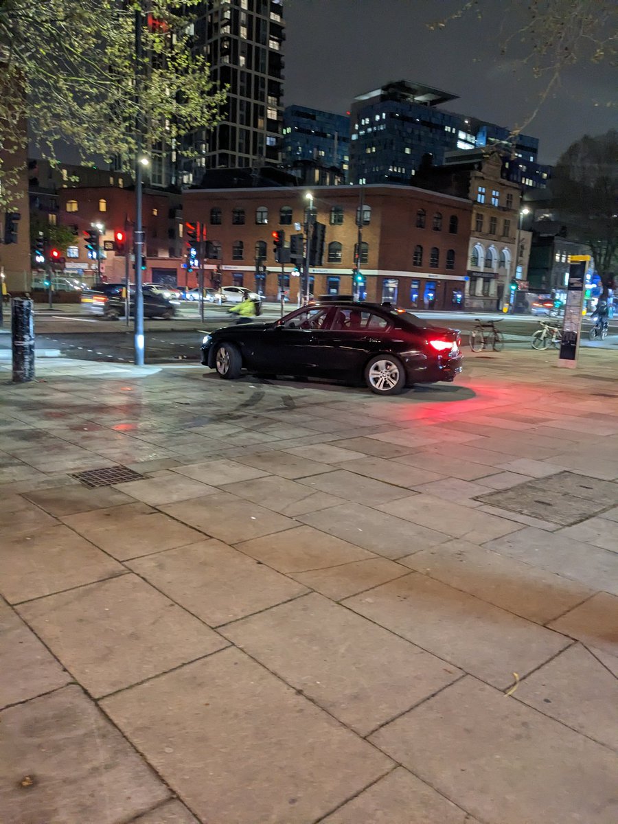 MBO_EF's tweet photo. Here's this car entirely driving on the pavement this evening on Mile End Road @MetCC, any action that can be taken? https://t.co/l5cR9uT43C